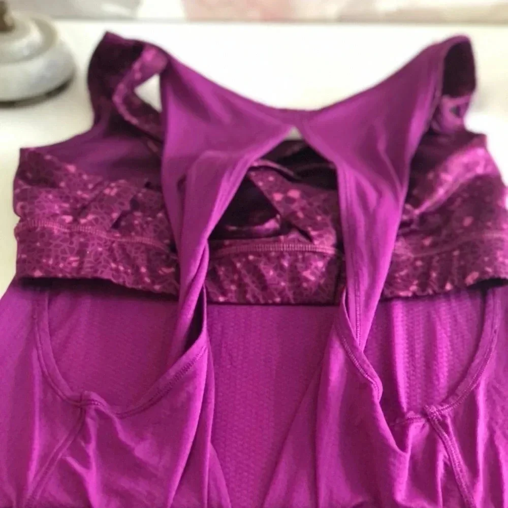 ! Lululemon shirt built in bra! Sz 6